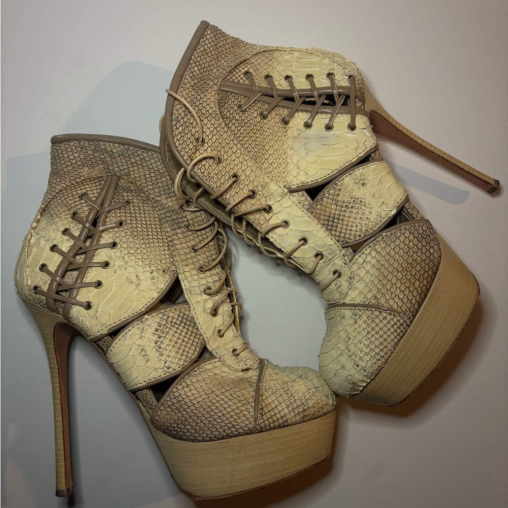 rare Alexander McQueen sample sale python boot heel